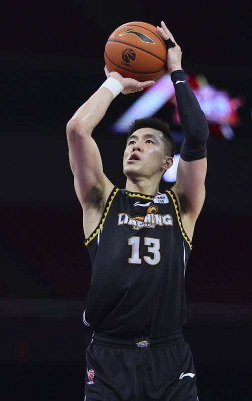 战报湖人20分惨败鹈鹕 詹姆斯34+6老六4抢断锡安26分NBA常规赛继续进行，洛杉矶湖人队（17胜17负）吞下连败。